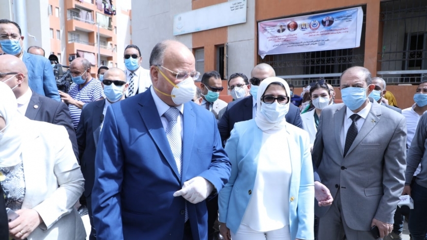 وزيرة الصحة بصحبة محافظ القاهرة