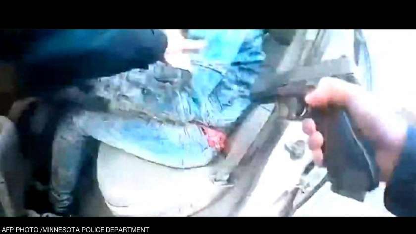 لقطة من مقطع الفيديو الذي وثق مقتل دونتيه رايت على يد الشرطة