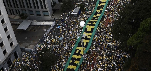 بالصور|"بأواني الطهي والعصيان".. 200 مظاهرة ضد رئيسة البرازيل منذ 2011
