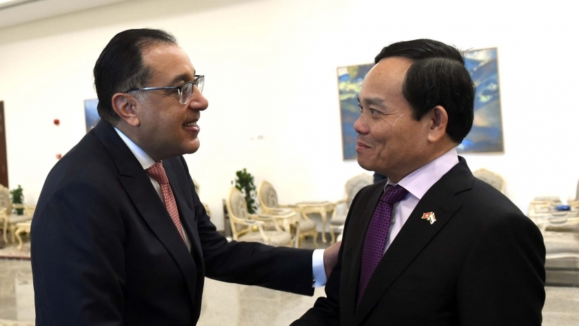 رئيس الوزراء يلتقي نائب رئيس وزراء فيتنام