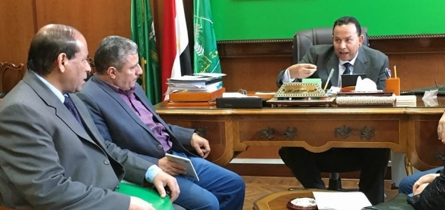 رئيس جامعة المنوفية يستقبل المسئولين عن مدينة الحرفيين