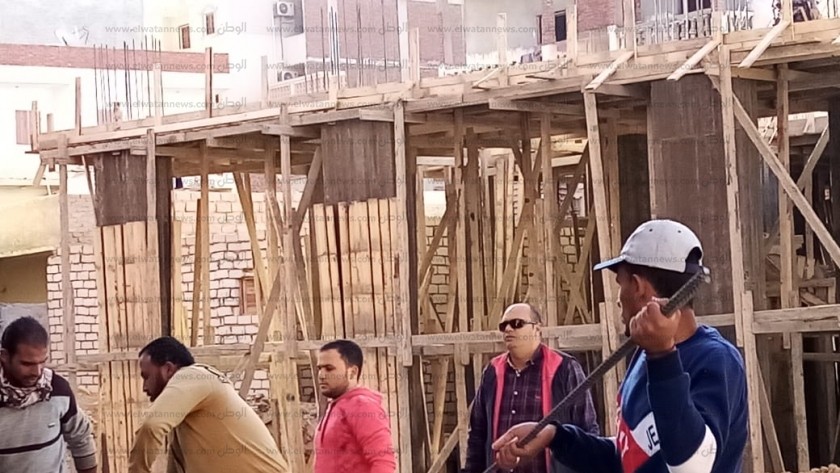 مجلس مدينة مرسى خلال حصر مخالفات مبانى مخالفة مبانى والتحفظ على معدات البناء بالسنوسية