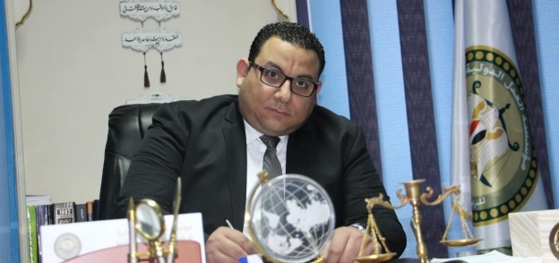 الدكتور كريم عادل رئيس مؤسسة العدل للدراسات القضائية والدبلوماسية