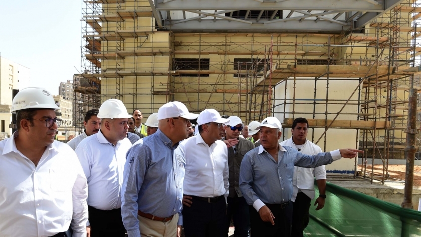 مدبولي يتفقد مشروع سكك حديد مصر في بشتيل: يجب توفير نظام متكامل للصيانة
