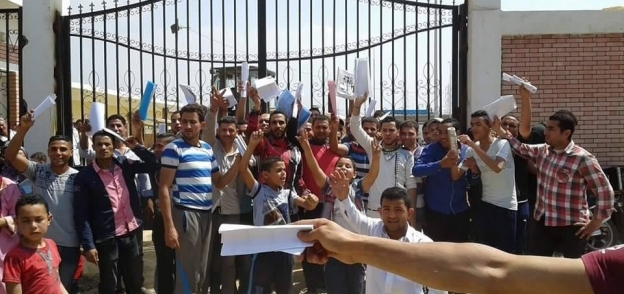 وقفة احتجاجية لشباب المحمودية أمام محطة المياه للمطالبة بالتعيين