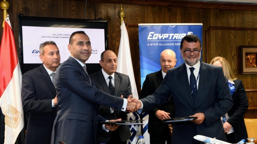 توقيع البروتوكول بين مصر للطيران وبنك مصر