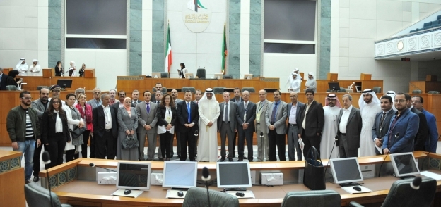 الوفود الاعلامية المشاركة بتغطية الانتخابات الكويتية تزور مبنى مجلس الامة