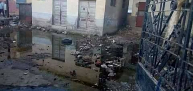 صور:مياه المجاري تغرق الوحدة المحليةومجمع مدارس "محلة أبوعلي "بالغربية