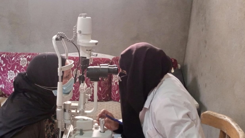 الكشف المجاني على 260 مواطنا وتوفير 32 نظارة بقافلة طبية في بني سويف
