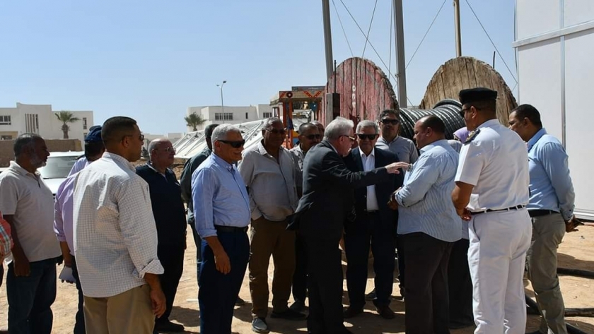 محافظ جنوب سيناء مع رئيس شركة مياه الشرب