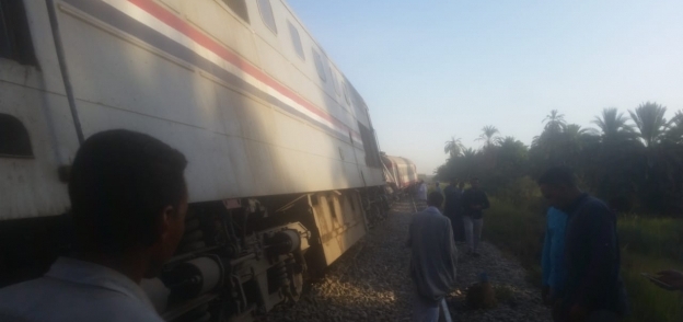 خروج قطار القاهرة أسوان عن مساره