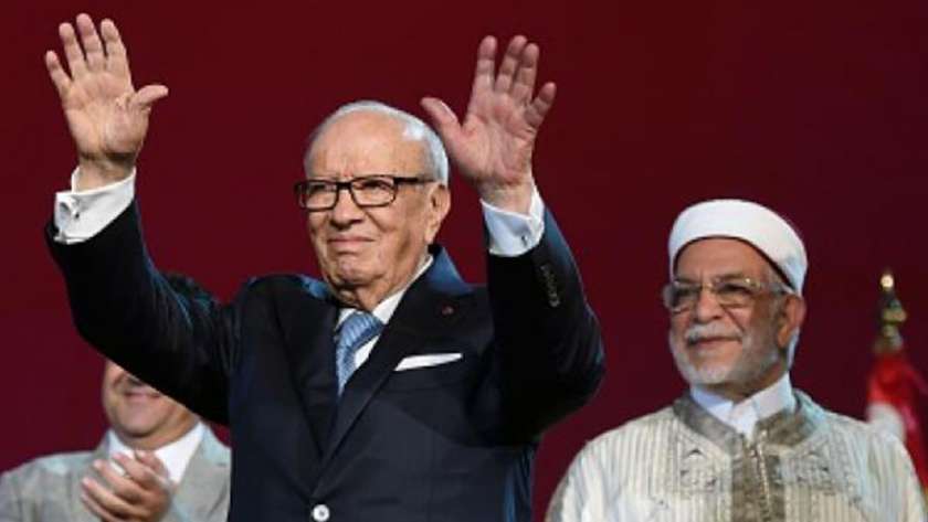 عبدالفتاح مورو بجوار الرئيس التونسي الراحل