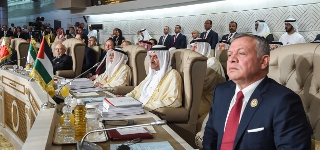 العاهل الأردني الملك عبدالله الثاني أثناء مشاركته في القمة العربية في تونس
