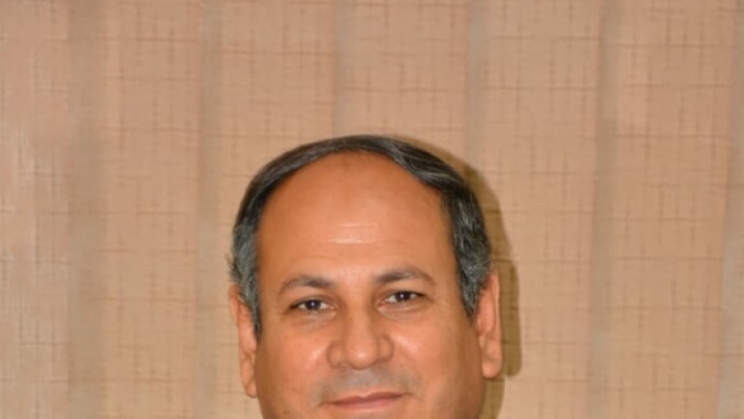 الدكتور عادل عبد العظيم رئيس مركز البحوث الزراعية الجديد
