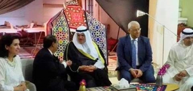 وزير الإعلام الكويتى خلال افتتاحه معرض فن التطريز المصرى