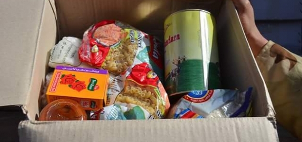 القوات المسلحة تنتهي من توزيع  19 ألف و400  كرتونة مواد غذائية على مواطني الإسماعيلية.