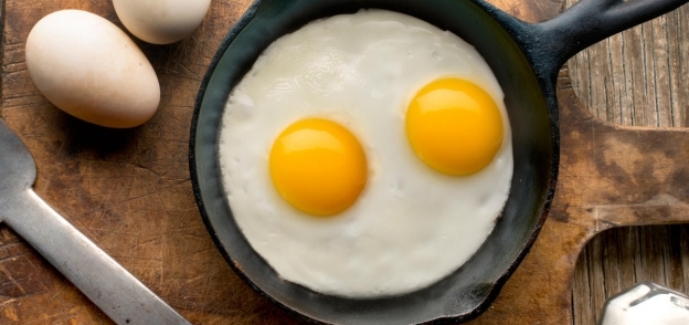 البيض من الاغذية التي تؤدي الى زيادة نسب الكوليسترول