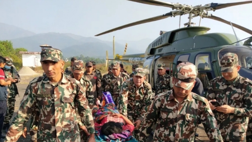 نقل ضحايا زلزال نيبال