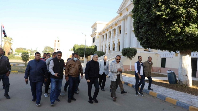 تفقد اللواء أسامة القاضي محافظ المنيا للمقار الانتخابية