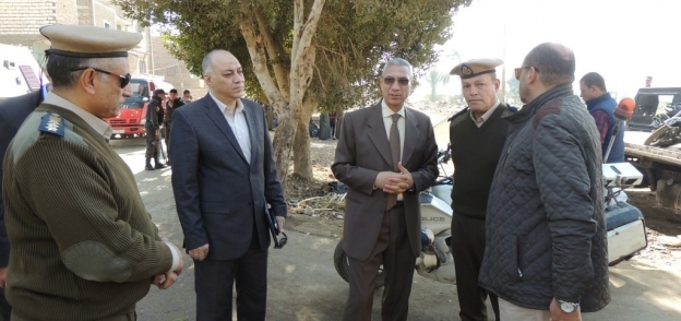 مدير أمن المنيا يقود حملة مكبرة بقرية زهره
