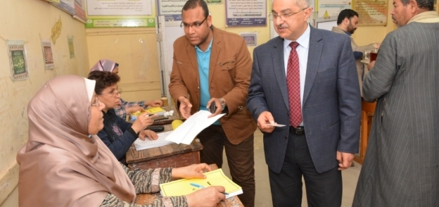 نائب رئيس جامعة أسيوط يدلى بصوته فى الانتخابات الرئاسية