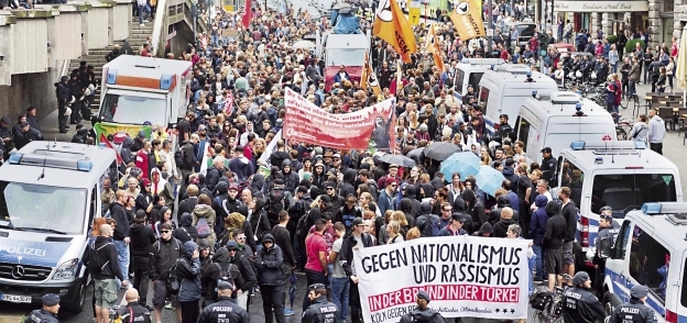 جانب من مظاهرات الأتراك بألمانيا للتنديد بالإجراءات القمعية لـ«أردوغان» «أ.ف.ب»