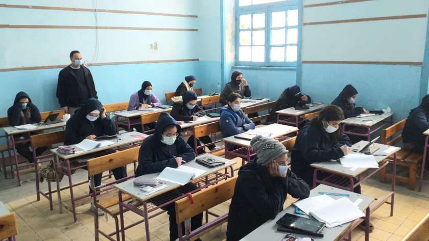 طلاب يؤدون الامتحانات في الإسكندرية - أرشيفية