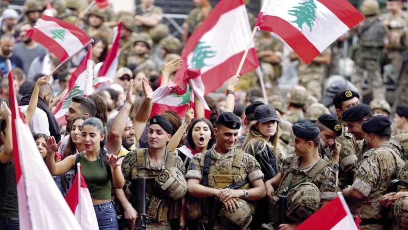 اللبنانيون يواصلون التظاهر ضد الحكومة لليوم السابع على التوالى «أ.ف.ب»