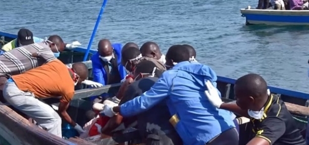 تنزانيا تبدأ دفن ضحايا غرق العبارة في بحيرة فكتوريا