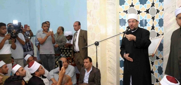 وزير الأوقاف داخل المسجد