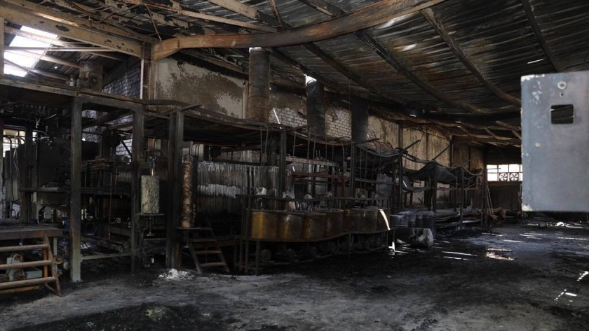 محافظ سوهاج يتفقد موقع حريق مصنع الاسفنج بحي الكوثر