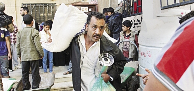 الأمم المتحدة توزع مساعدات غذائية على اليمنيين المتضررين من الحرب