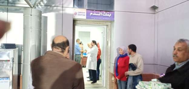 تبرع العاملين بمصر للطيران بالدم لمصابي محطة مصر