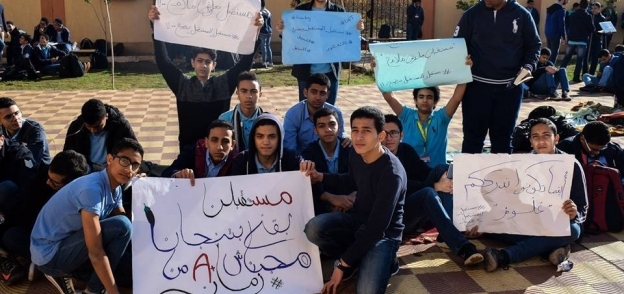 طلاب مدارس المتفوقين للعلوم والتكنولوجيا خلال اعتصامهم