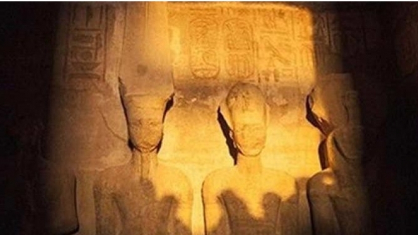 تعامد الشمس على وجه الملك رمسيس الثاني بمعبد أبو سمبل