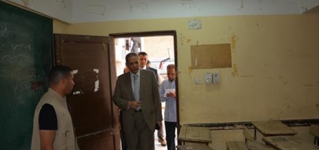 وزير التربية والتعليم خلال زيارته لمدارس شبرا