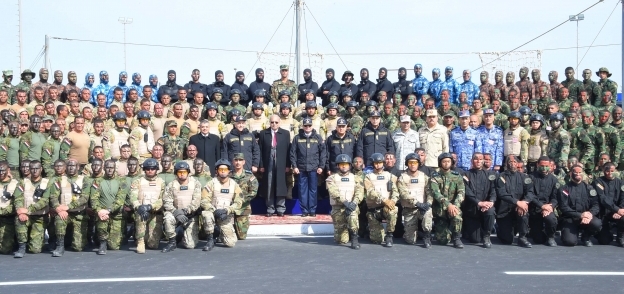 صورة جماعية مع القوات البحرية