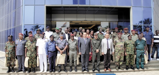 الفريق «سيف الدين» وأعضاء الوفد العسكرى الأفريقى