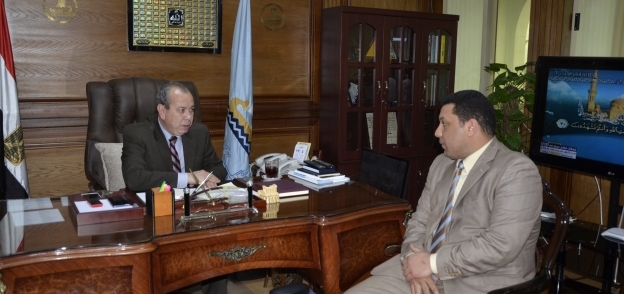 محافظ كفر اشليخ خلال لقاءه وكيل وزارة الصحة