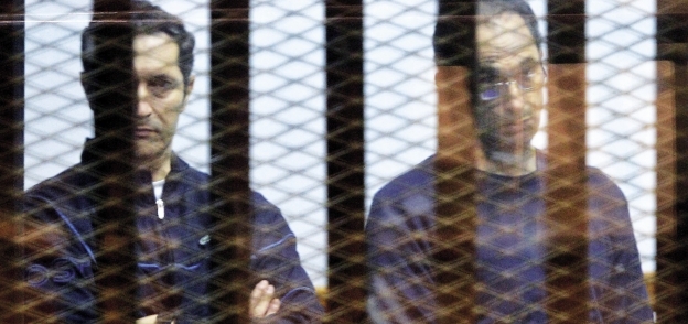 جمال وعلاء مبارك فى قفص الإتهام