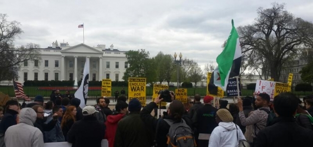 مظاهرات أمام البيت الأبيض بشأن الضربة الأمريكية على سوريا