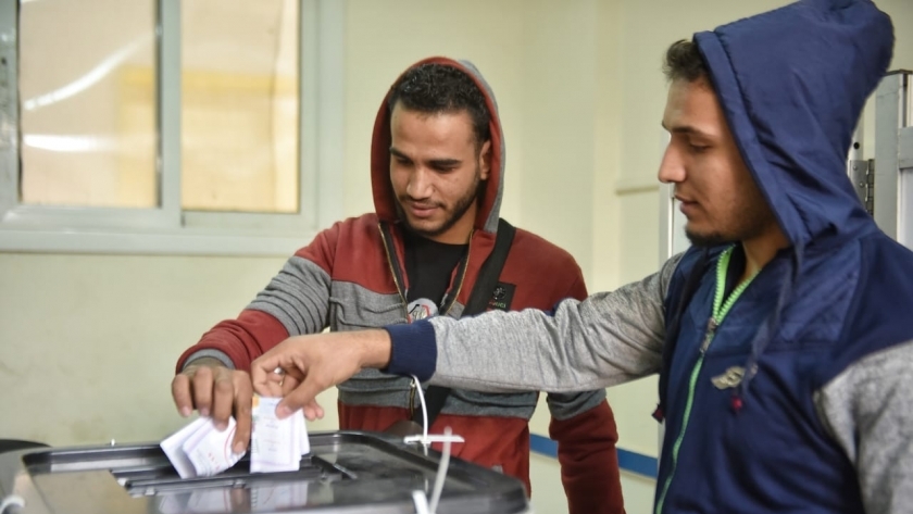 محمد وحسين خلال التصويت