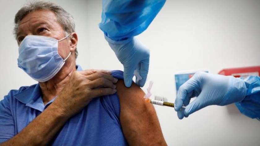 تطعيم المواطنين بلقاح كورونا