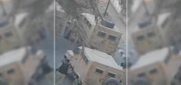 "الوطن" تنشر الصور الأولى من موقع انفجار السيارة الملغومة في العريش