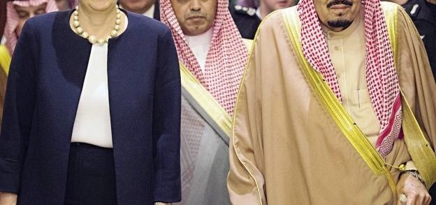 الملك سلمان خلال استقباله تيريزا ماى فى الرياض «أ.ف.ب»