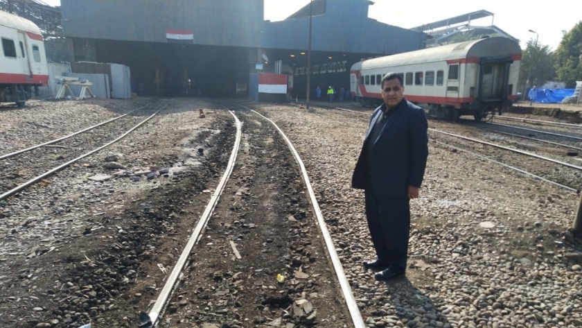 المهندس أشرف رسلان رئيس هيئة السكة الحديد يتفقد ورش صيانة القطارات