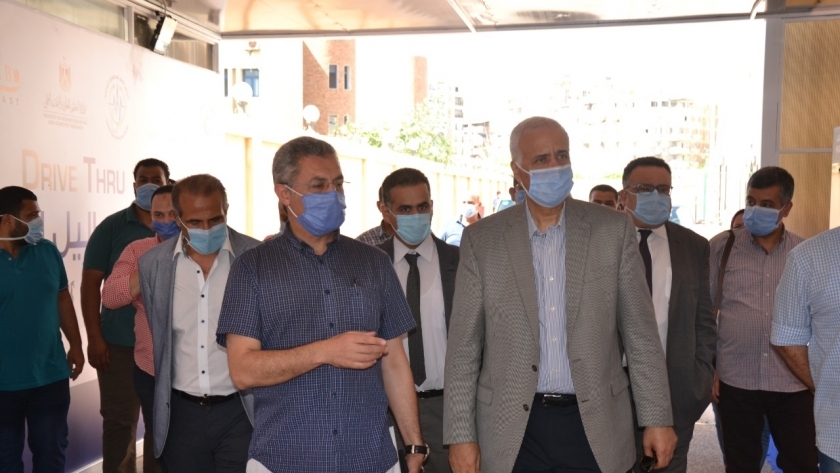 رئيس جامعة الإسكندرية يتفقد وحدة تحاليل كورونا بالمستشفى الرئيسي الجامعى