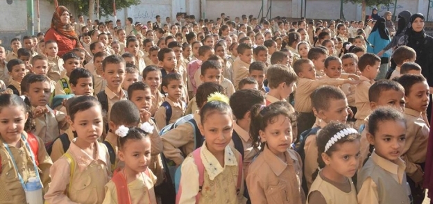 الكثافة الطلابية فى مدارس المنيا تهدد بانتقال عدوى الإنفلونزا الموسمية بين التلاميذ