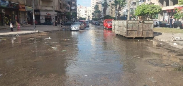 شوارع البيطاش غرب الإسكندرية تغرق بالصرف الصحي في عيد الأضحي