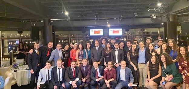 السفير أحمد أبو زيد خلال الاحتفال بالطلاب المصريين بكندا